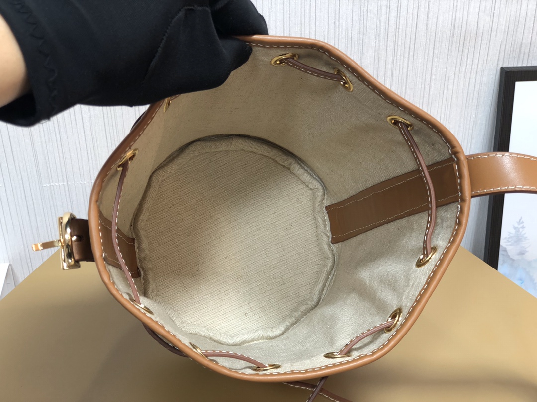 Celin Cabas Triomphe Bucket14X 21 X 14CM