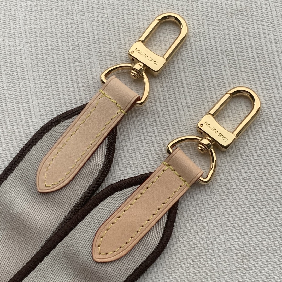 l**is V*t*n strap
